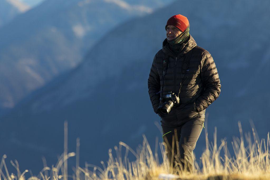 Pascal Saulay lors d'une mission photo au lever du soleil (2020) © T. Maillet - PNE