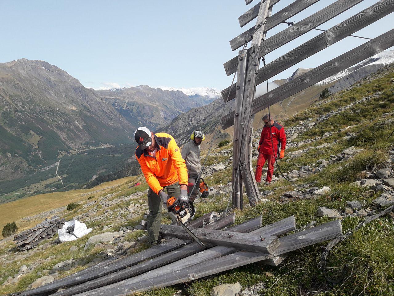 Démontage de paravalanches à Chantepérier © B. Benyoub