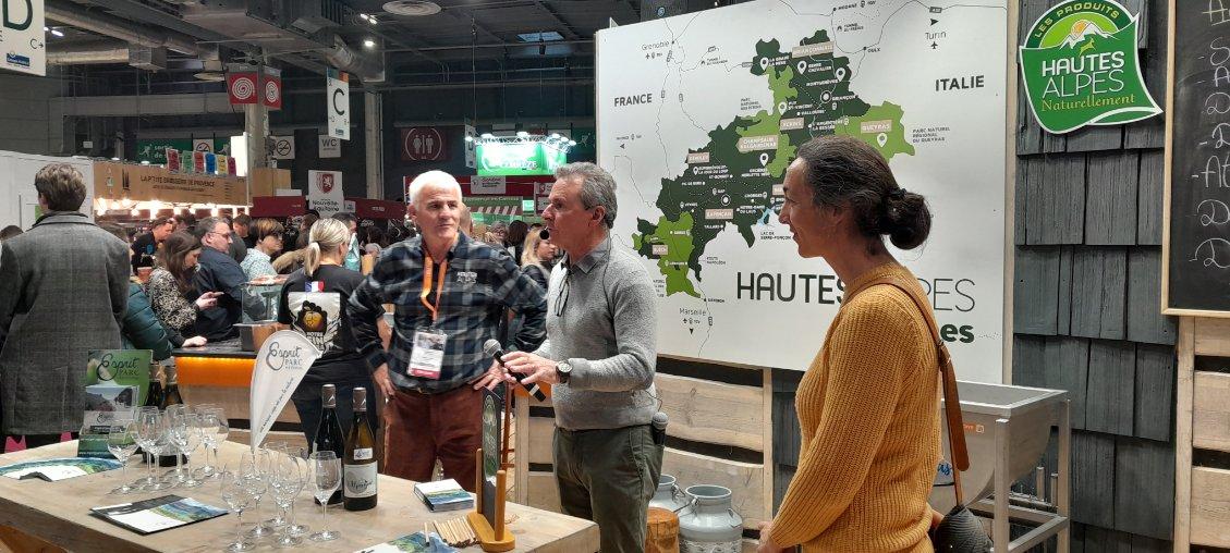 Esprit parc national sur le stand des Hautes-Alpes © Domaine du Mont-Guillaume