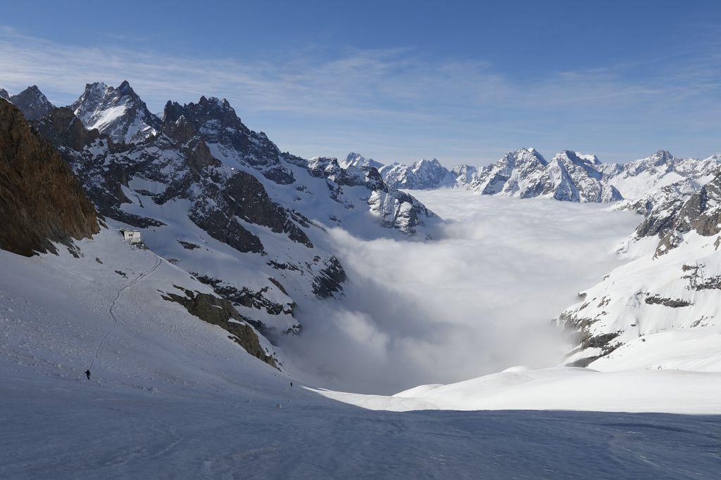 Le refuge du Promontoire et le vallon des Étançons © C. Coursier - PNE
