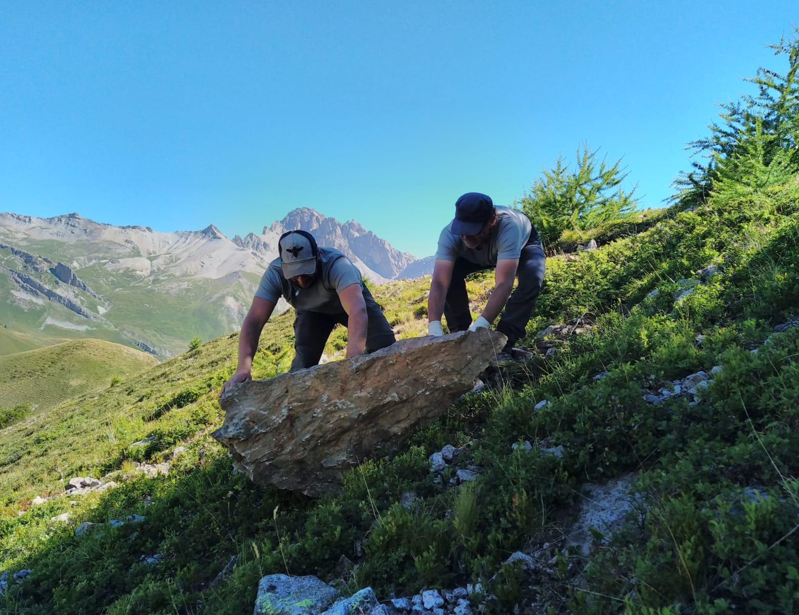 Chantier sur le sentier du col de Laurichard © Rémi Vannard - PNE Chantier sur le sentier du col de Laurichard © Rémi Vannard - PNE