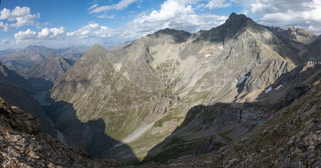 La réserve intégrale du Lauvitel et le lac depuis la brèche du Lauvitel © Mireille Coulon - PNE