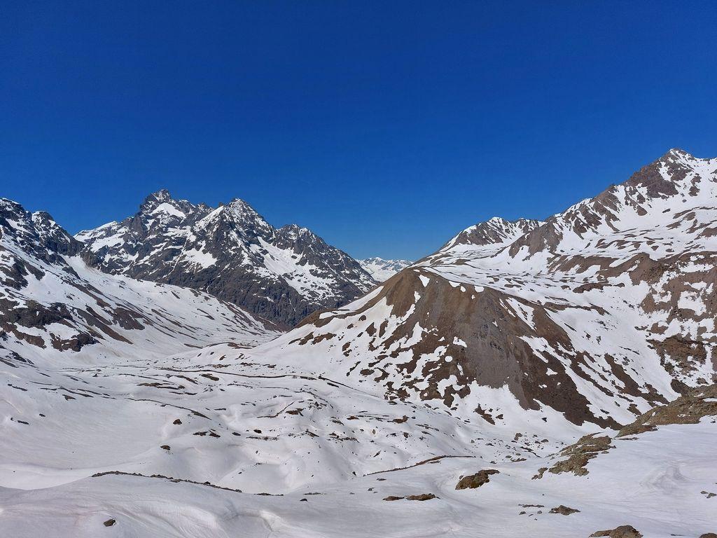 Paysage de montagne enneigé