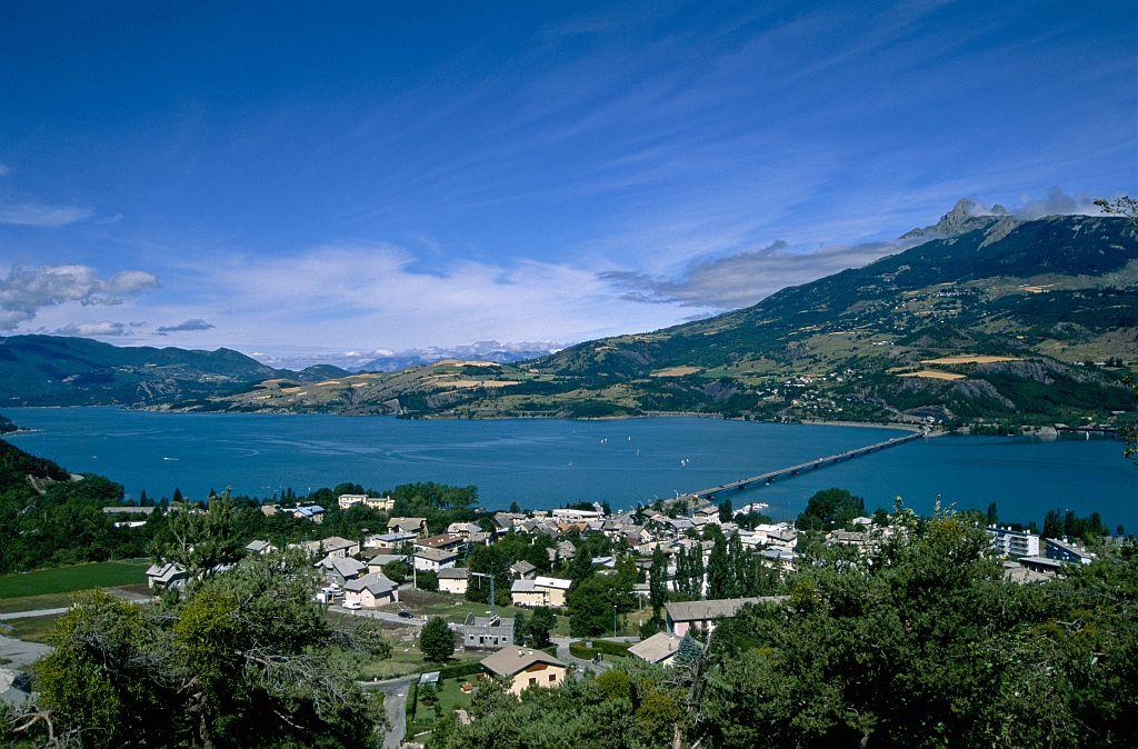 Savines et Le lac de Serre-Ponçon ©Mireille Coulon -	Parc national des Ecrins