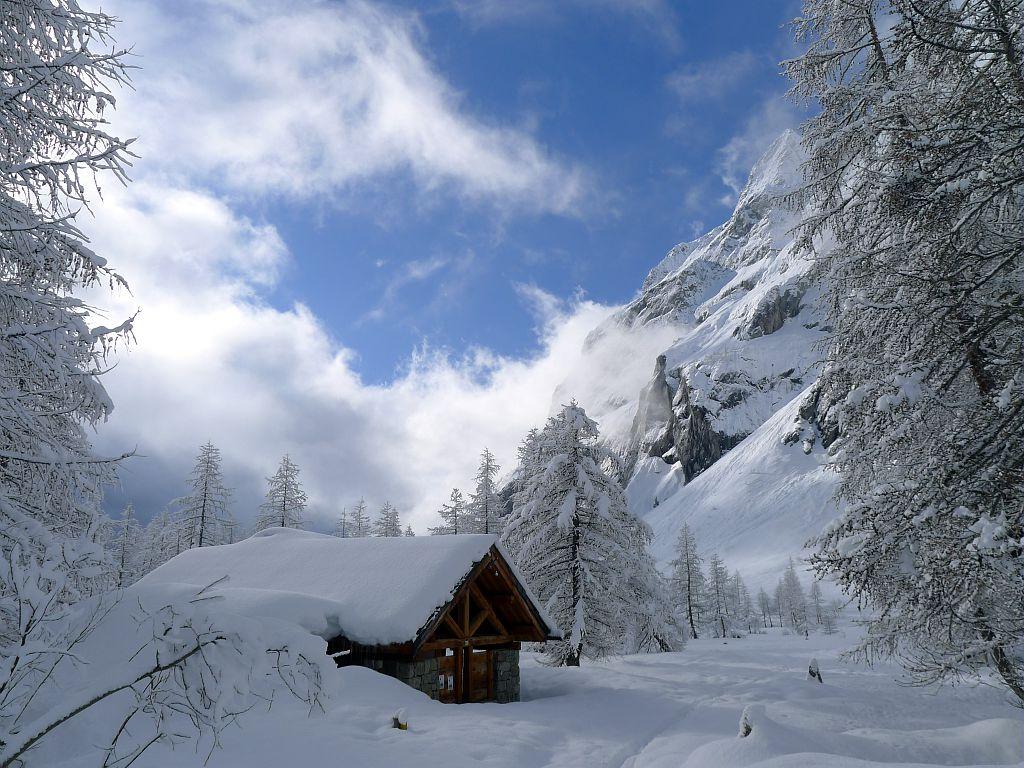 Pré de Madame Carle sous la neige - Commune de Pelvoux ©Thierry Maillet - Parc national des Ecrins