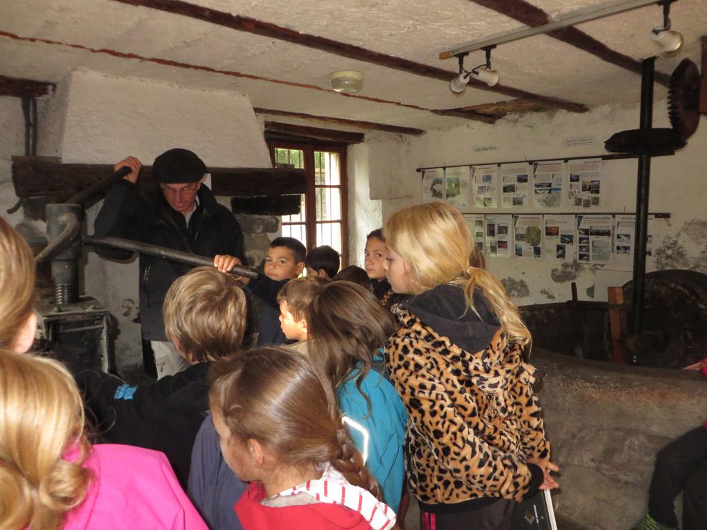 ecole Freissinières - sept 2015 - atour de l'eau avec le Parc national des Ecrins