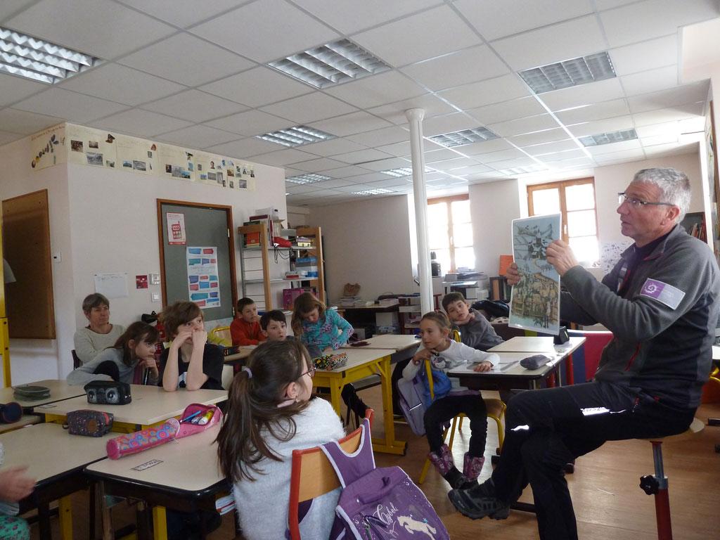 Séance sur le loup - 16 mars 2018 - ecole Freissinières - Parc national des Ecrins - programme jeunes découvreurs