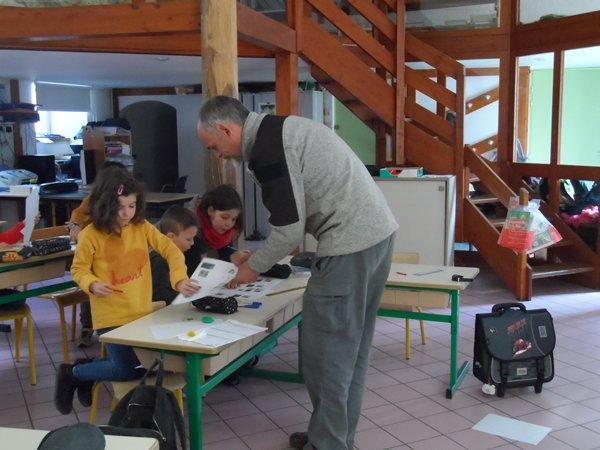 Séance 3 de l'école du Freney d'Oisans, polinisation, et fécondation et dispersion des graines,  ©Mme SECHEPEE