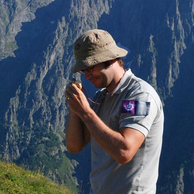 Cédric, botaniste © Parc national des Ecrins