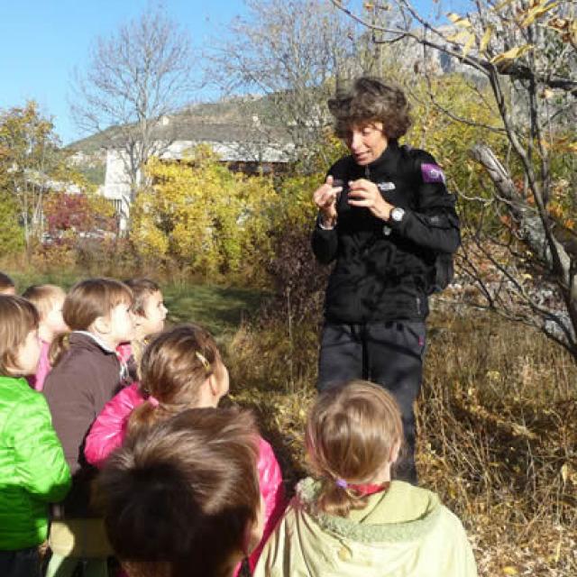 Marie, intervention pédagogique dans les écoles © Parc national des Ecrins