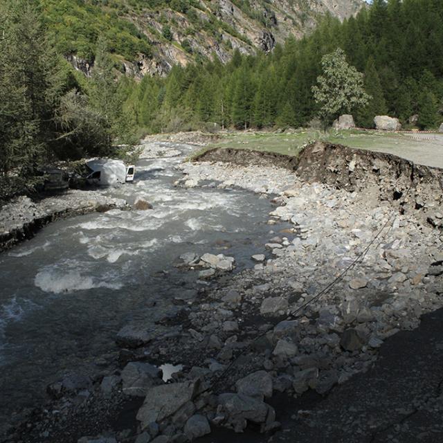 parking Dormillouse-dégats orage - sept 2015 - © F.Goulet - Parc national des Ecrins