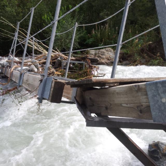 Passerelle de Clapouse - 14 sept 2015 - après les intempéries de la nuit - © F.Goulet - Parc national des Ecrins
