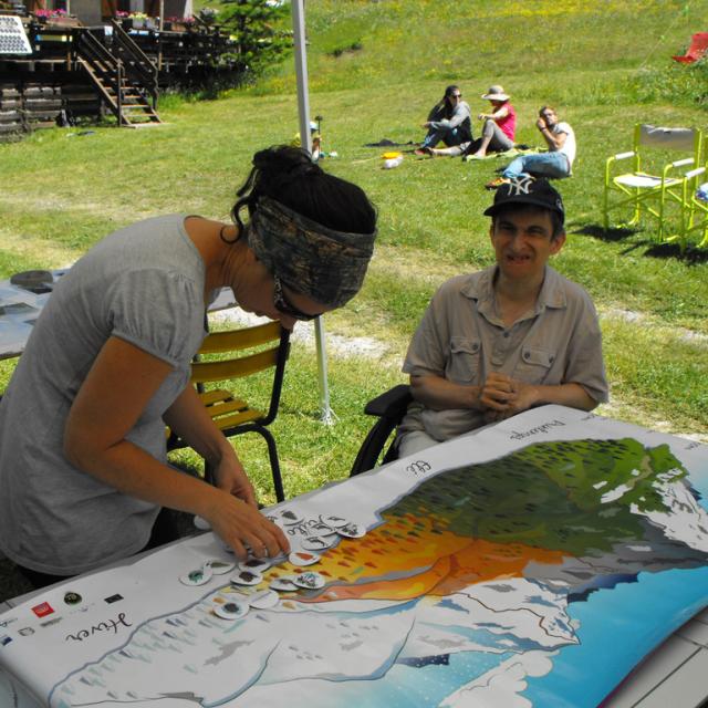 journée partage - juin 2016- association Nouvel Envol Hautes-Alpes - malle découverte nature - outil handicap - Parc national des Ecrins