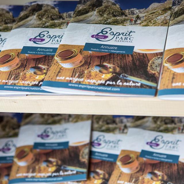 Produits esprit parc national, en vitrine dans les maisons du Parc © T.Maillet - Parc national des Ecrins