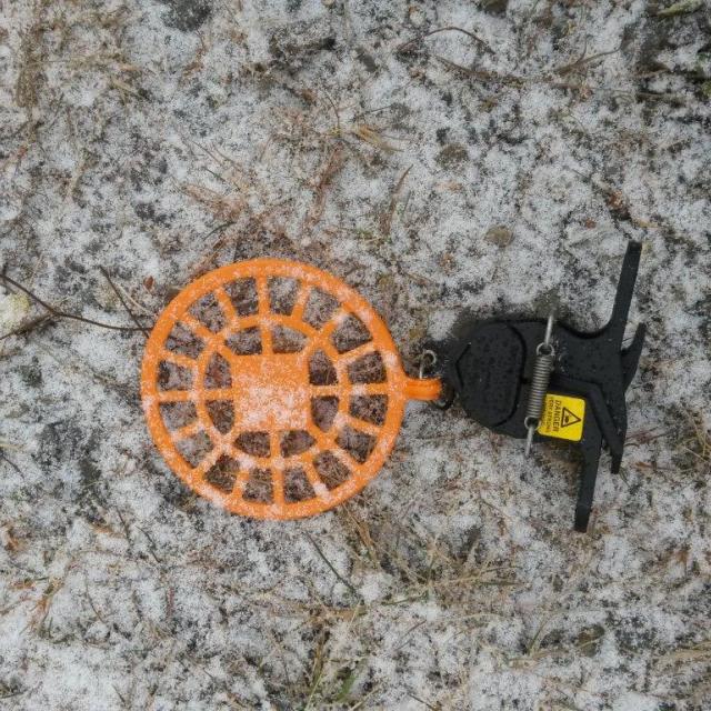 novembre 2017 - installation flotteurs de visualisation de câbles téléskis à Réallon © Michel Bouche - Parc national des Écrins