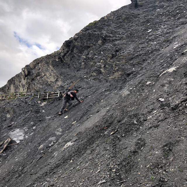 sentier des crevasses emporté par un glissement de terrain - mai 2018 © E Vannard - Parc national des Ecrins