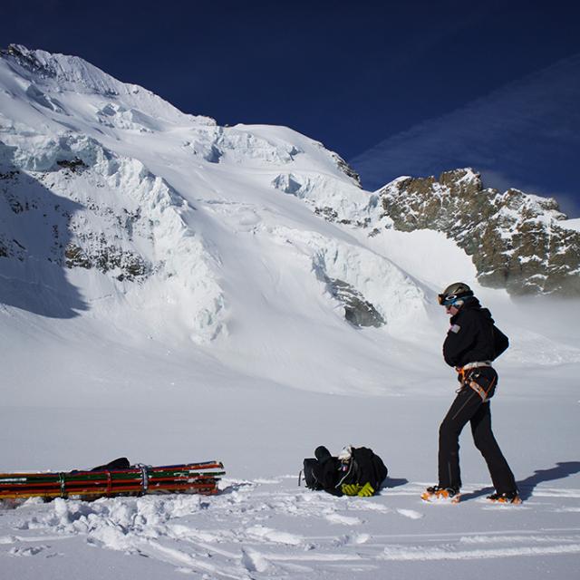 Nouvelles balises et carottage glacier Blanc - mai 2018- PNE -Irstea - photo J.Charron - Parc national des Ecrins