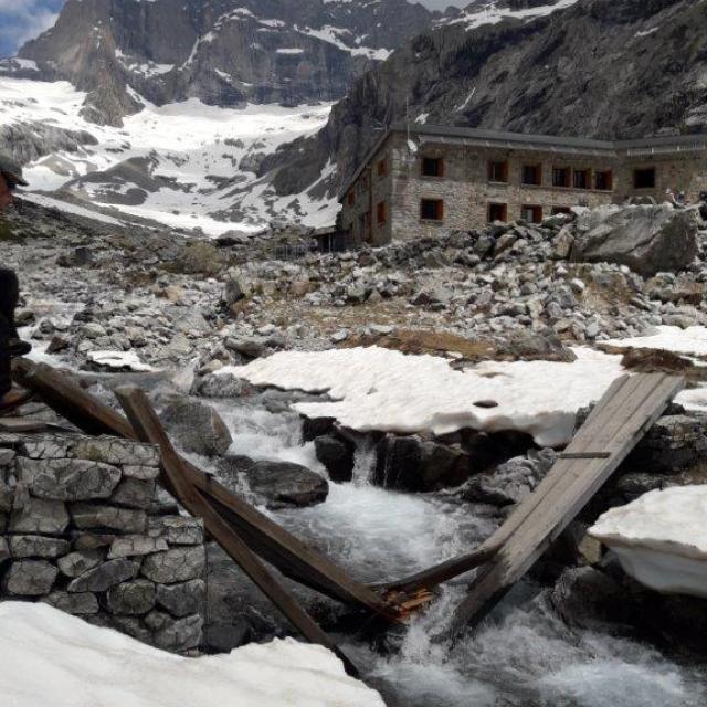 La passerelle du Châtelleret s'est écroulée sous le poids de la neige