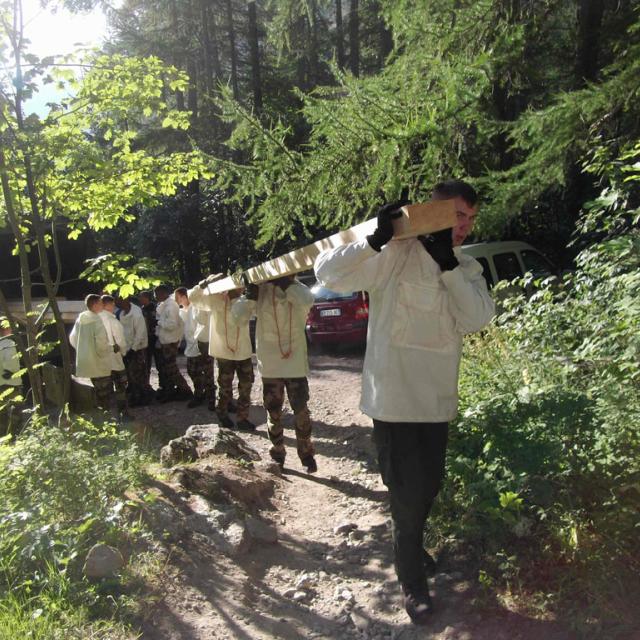 Remise en état passerelle Clapouse avec l'aide de militaires - vallouise - été 2018 © Parc national des Écrins