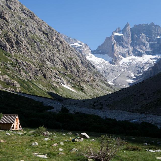Heliportage cabane temporaire Etançons 2018 © P.Saulay - Parc national des Ecrins