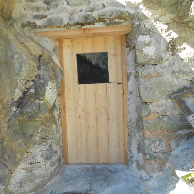 Abri sous roche des Bans, pendant travaux © J-L Grégoire - Parc national des Ecrins