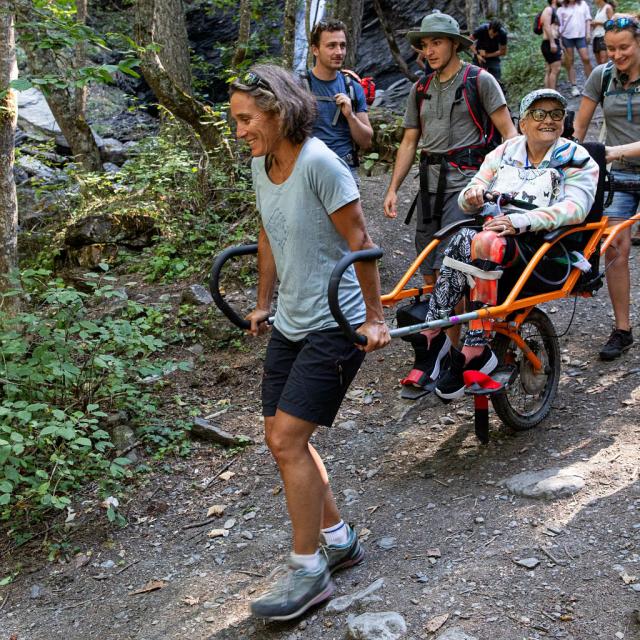 Sortie handinature à la cascade de la Pissette © T. Maillet - PNE