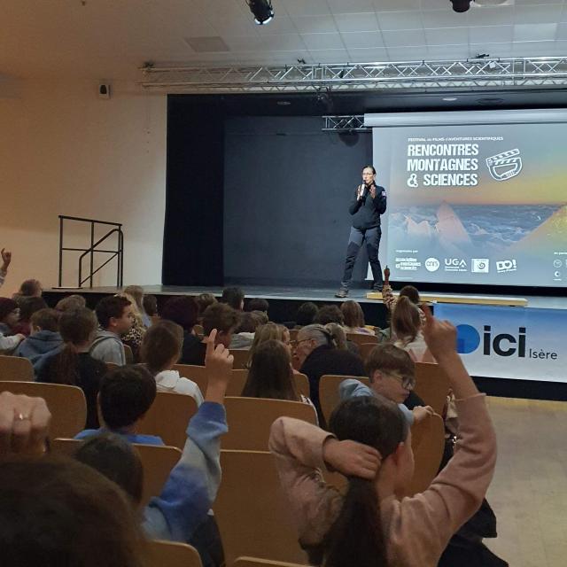 Rencontres montagnes & sciences au Bourg-d'Oisans © Anaïs Schneider