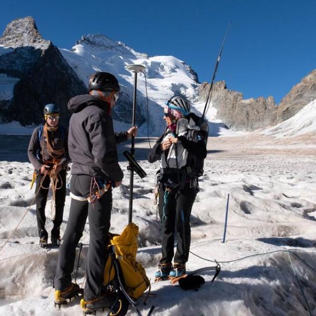 121898e_HD SUIVI DES GLACIERS