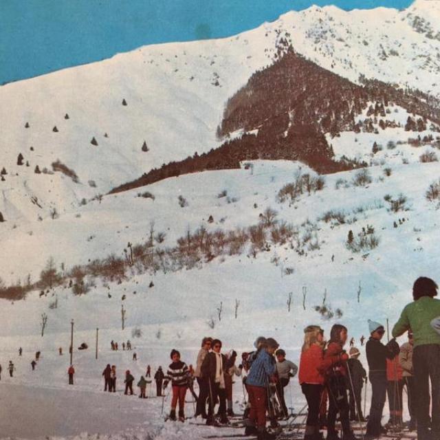 Colo_1ère classe de neige 68 avec Roger Pellissier (carte postale)