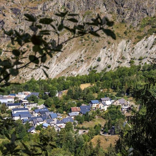 Vue sur le hameau du Désert en Valjouffrey