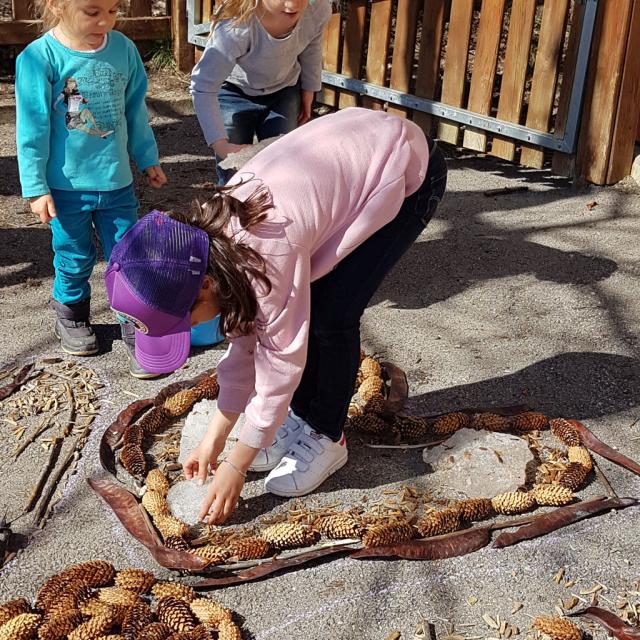 Planète land art  ecole PSV maternelles - 2017/2018 - Il était une fleur - avec le Parc national des Écrins